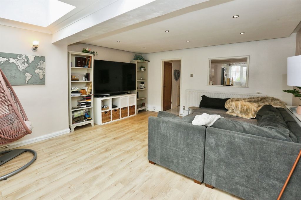 Property photo 3 of 13