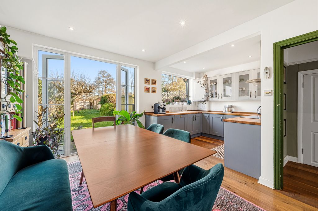 Property photo 2 of 24 Picture No. 17