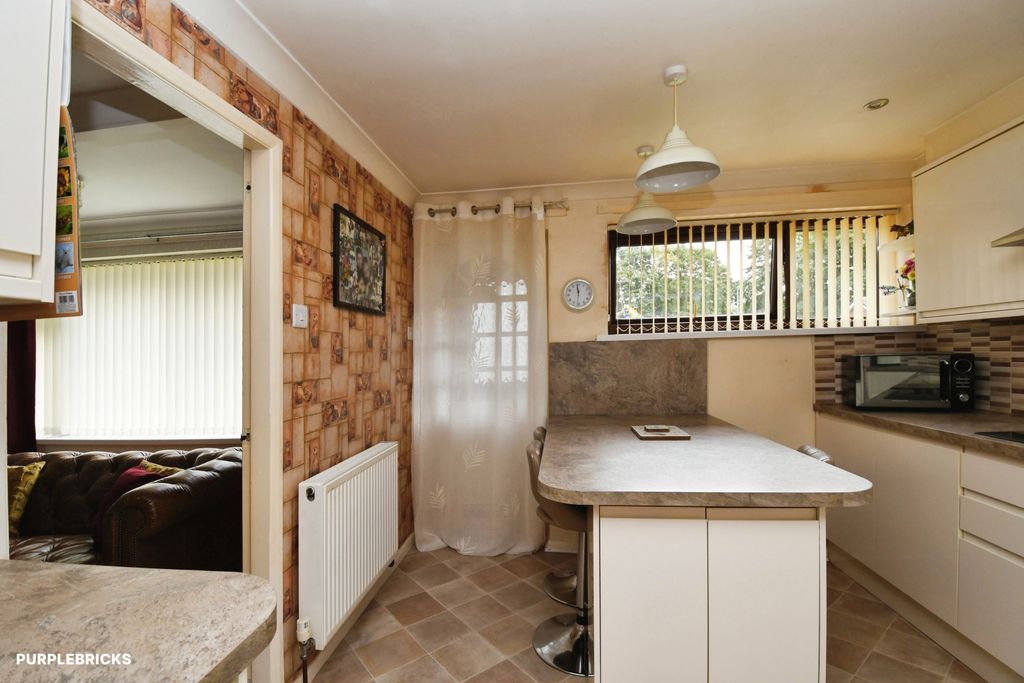 Property photo 3 of 25
