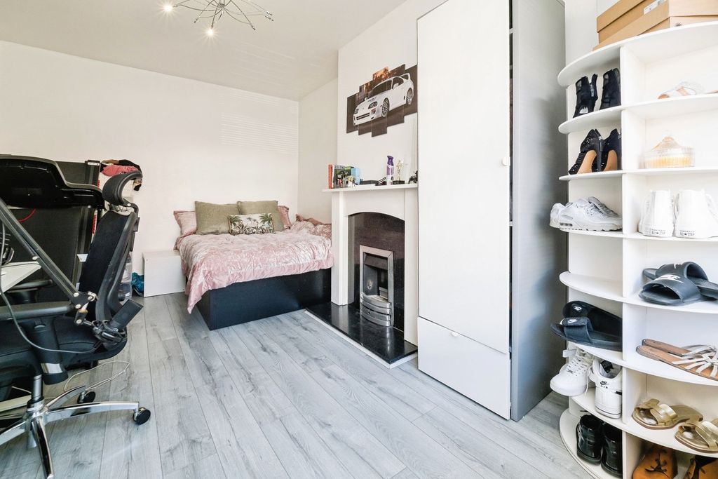 Property photo 2 of 16 Pbox-Img.Jpg