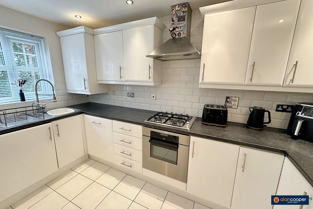 Property photo 3 of 18 4419375