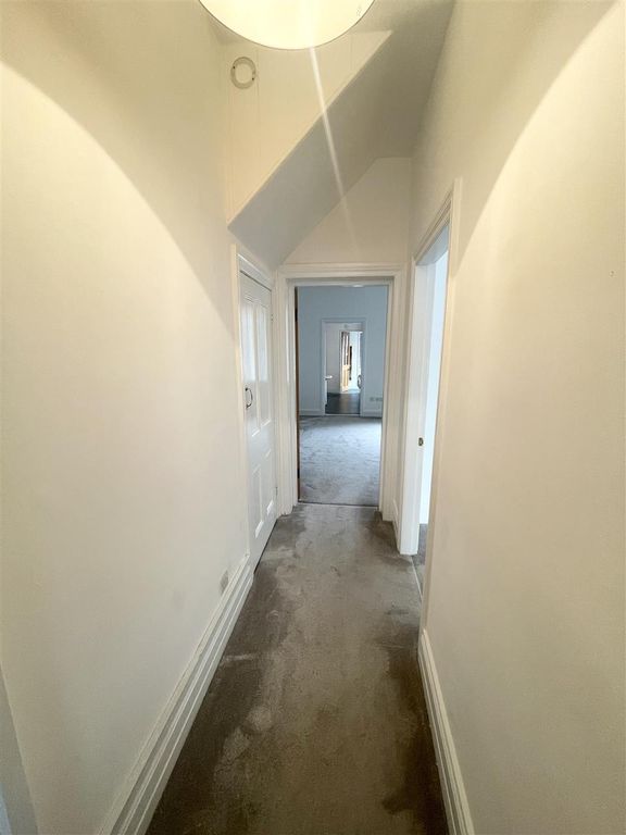 Property photo 2 of 8 Entrance Hall