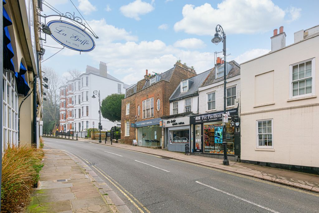 Property photo 3 of 15 Heath Street 112-003