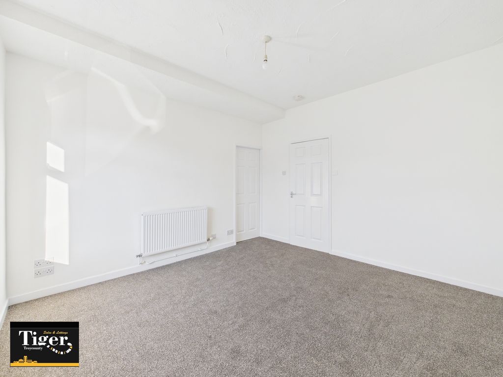 Property photo 3 of 7 Cam03440G0-Pr0285-Still003