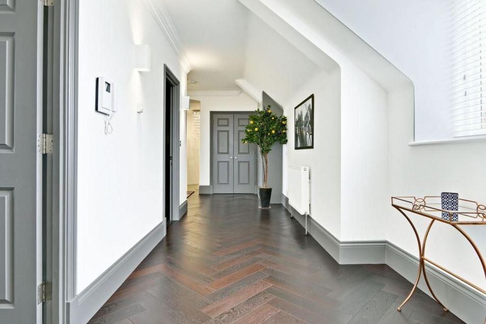 Property photo 2 of 14 Hallway