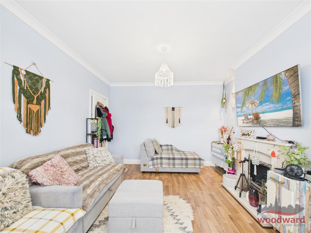 Property photo 3 of 10 Living Room