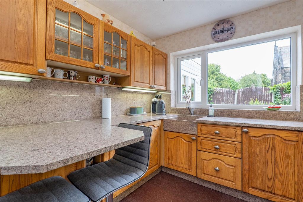Property photo 3 of 31 Kitchen/Breakfast Room