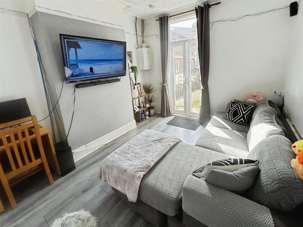 Property photo 3 of 18 Regent Road (1).Jpg