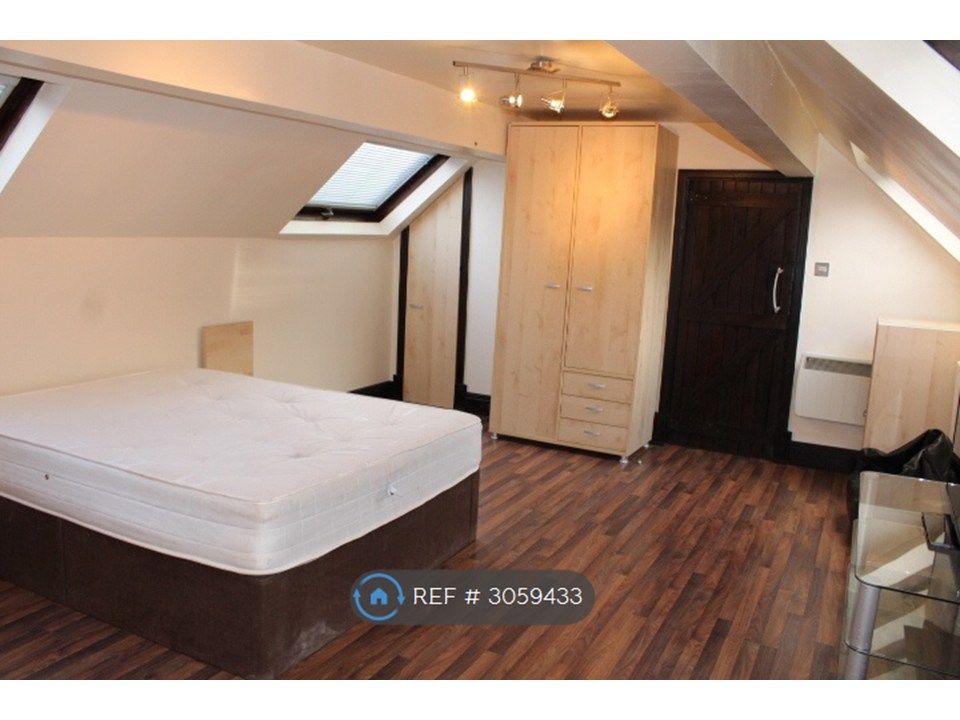 Property photo 2 of 8 Studio Flat