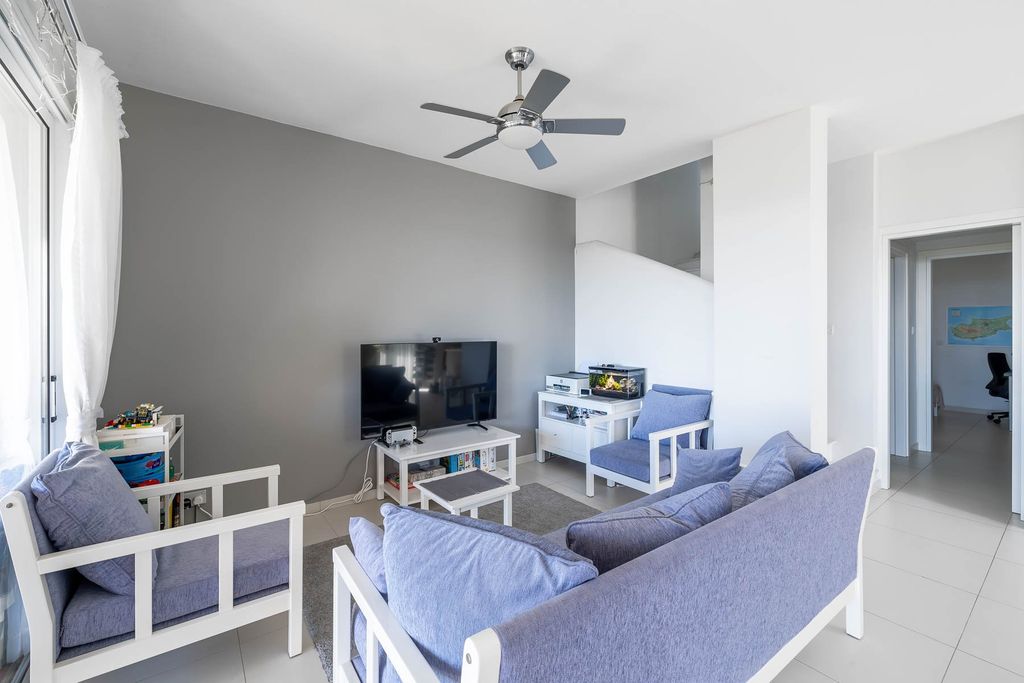 Property photo 3 of 23