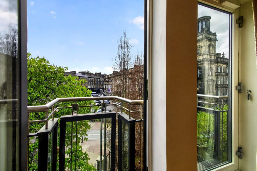 Property photo 3 of 16 Flat22Royalbaths-10.Jpg