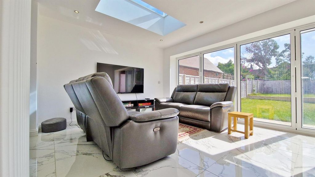 Property photo 3 of 28 Lounge / Sitting Room