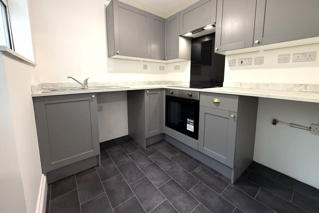 Property photo 3 of 8 Gallery