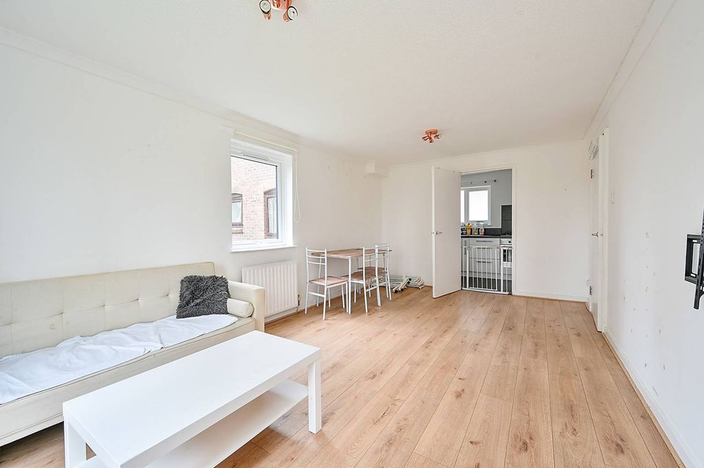 Property photo 3 of 6