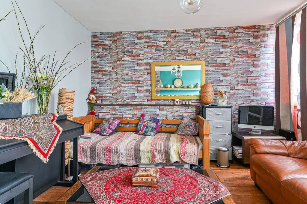 Property photo 3 of 13