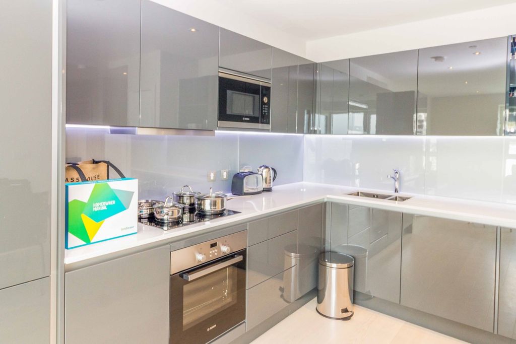 Property photo 3 of 7 Kitchen