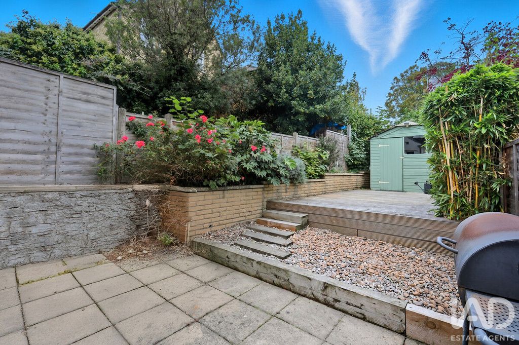 Property photo 2 of 18