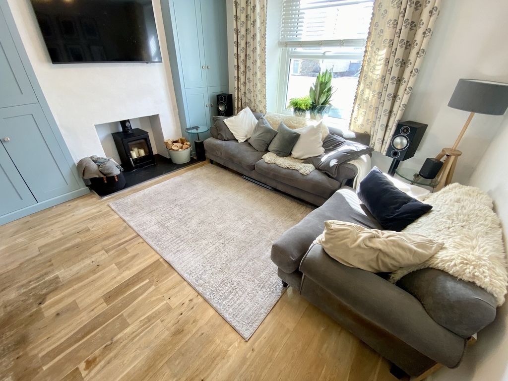 Property photo 2 of 21 Lounge