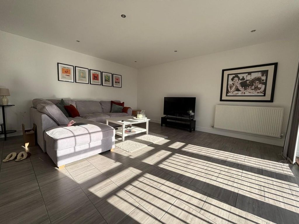 Property photo 3 of 14 Eaaa0Eeb-0Cac-4617-9404-c904d8E377B7.Jpeg