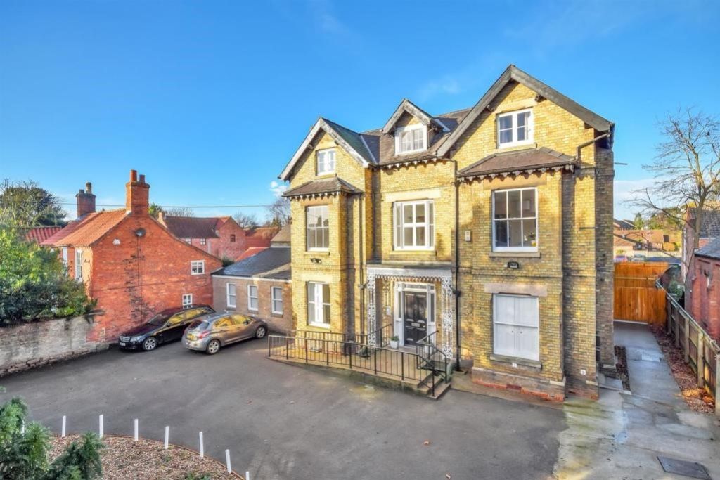 Property photo 1 of 11 74E5De0169188718c34d48B79Eb3233B