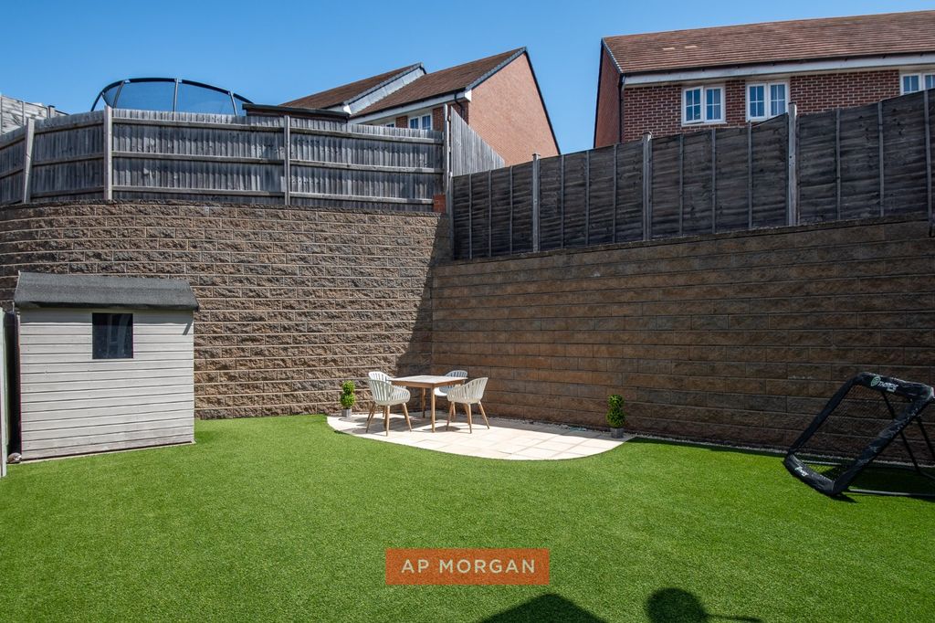 Property photo 2 of 17 Picture No. 11