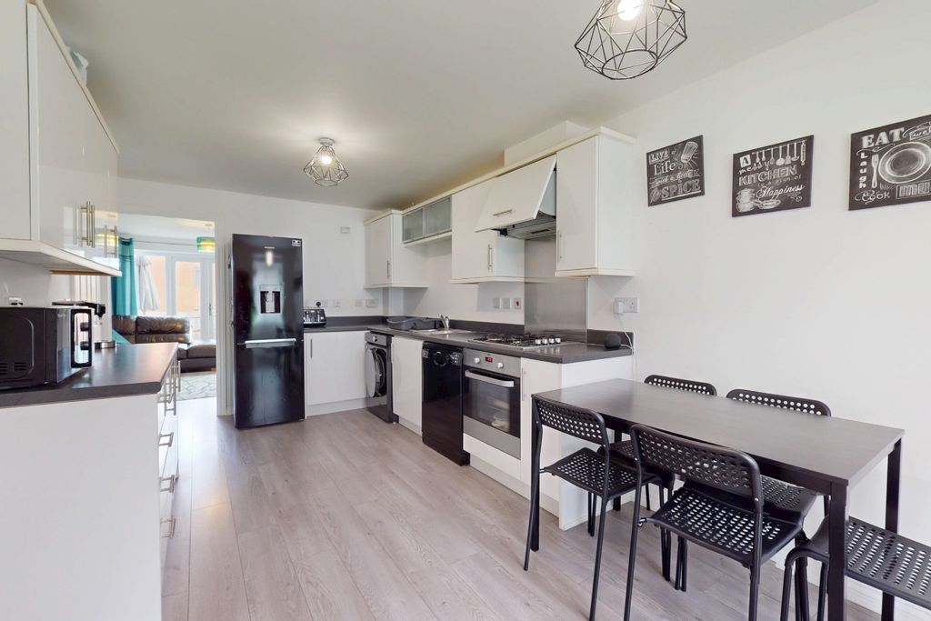 Property photo 2 of 22 5027223