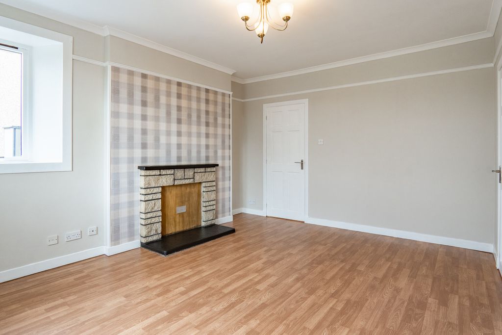 Property photo 3 of 37