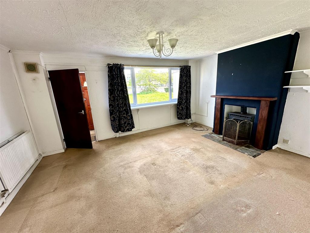 Property photo 2 of 12 Living Room