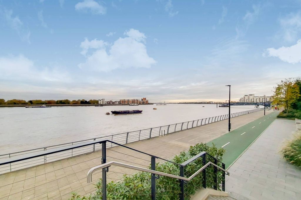 Property photo 1 of 28