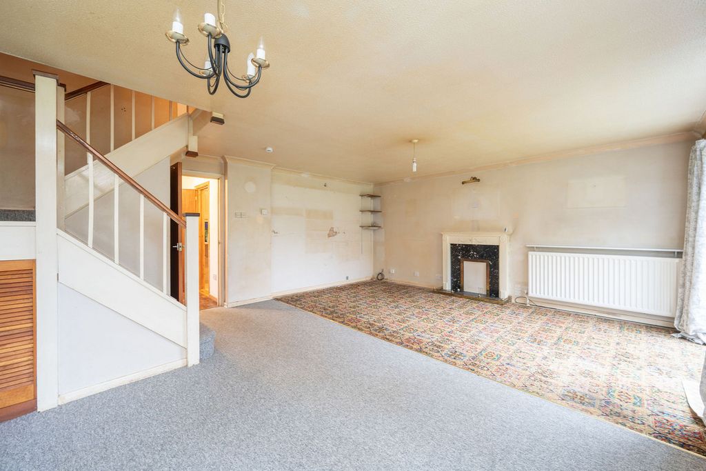 Property photo 2 of 27