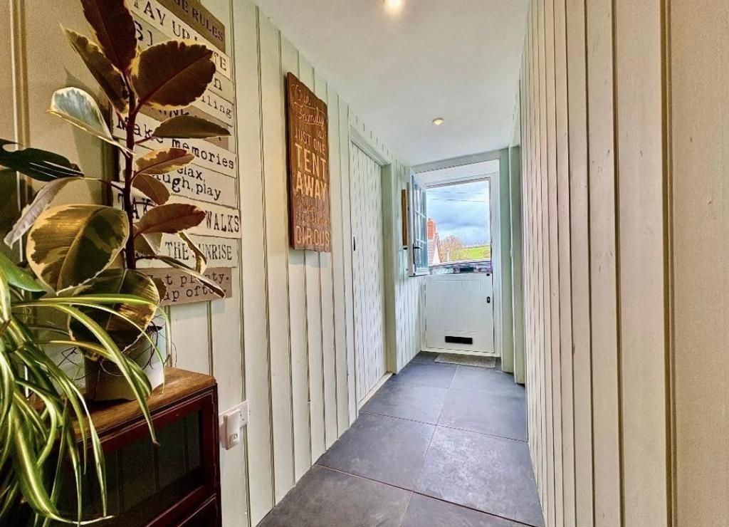 Property photo 2 of 31