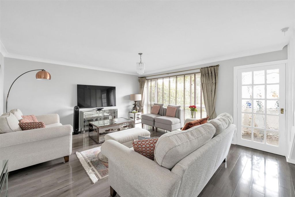 Property photo 3 of 12 15-Kinsbourne-Close-12.Jpg
