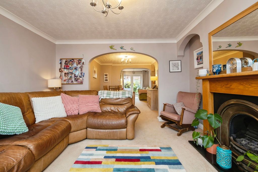 Property photo 3 of 17 Photo