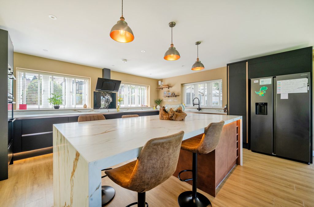 Property photo 3 of 33 1449483-44-69Ea2B...