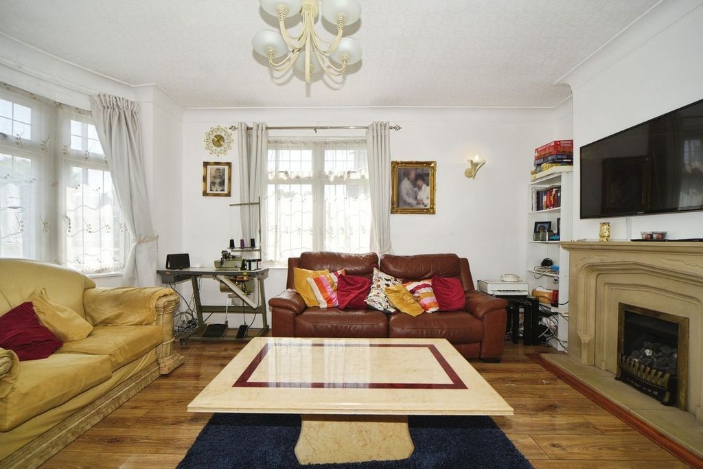 Property photo 2 of 20