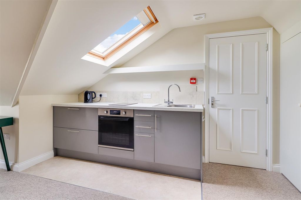 Property photo 2 of 12 Img (1).Jpg