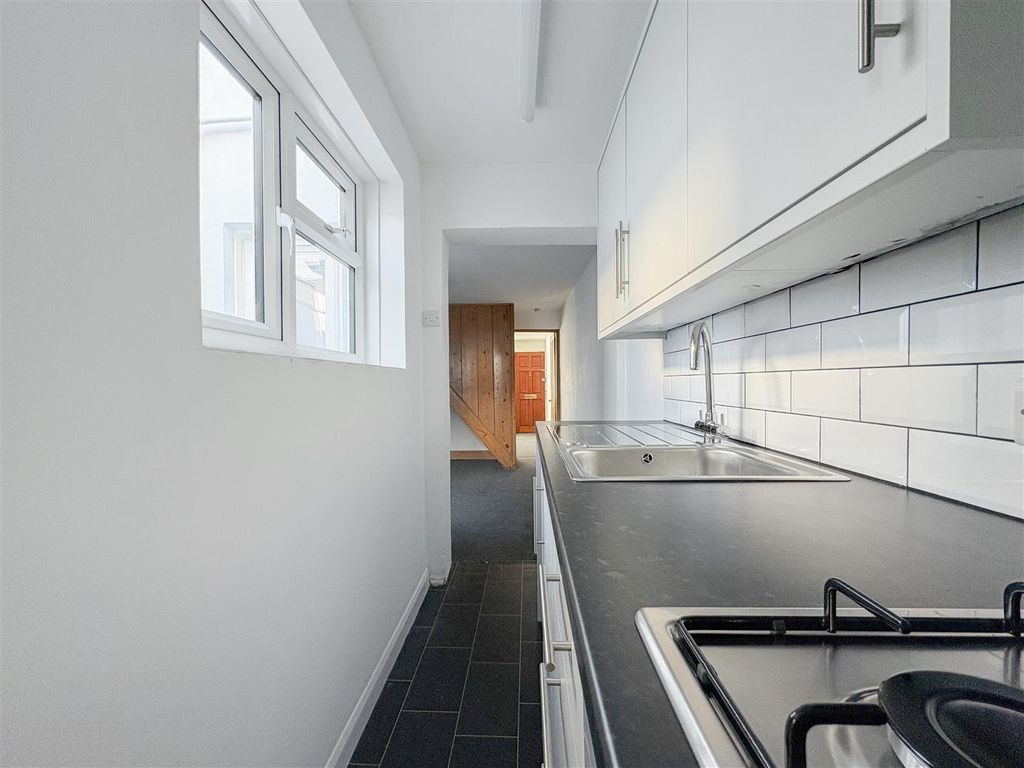Property photo 3 of 22 Kitchen