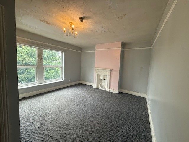 Property photo 1 of 7 Bedroom