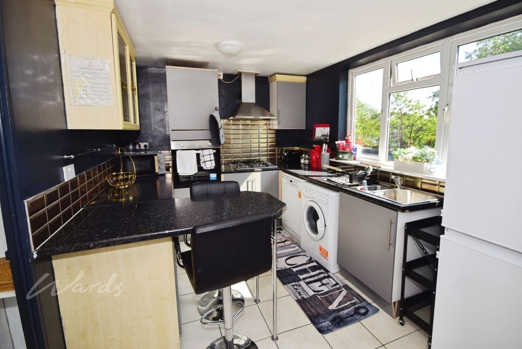 Property photo 2 of 12 Woodstock Kitchen