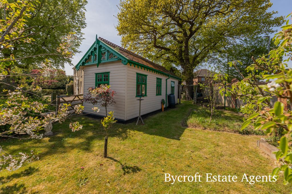 Property photo 2 of 32