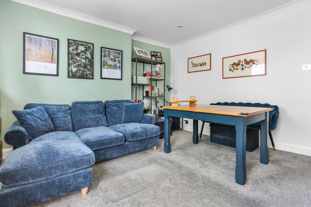 Property photo 2 of 25