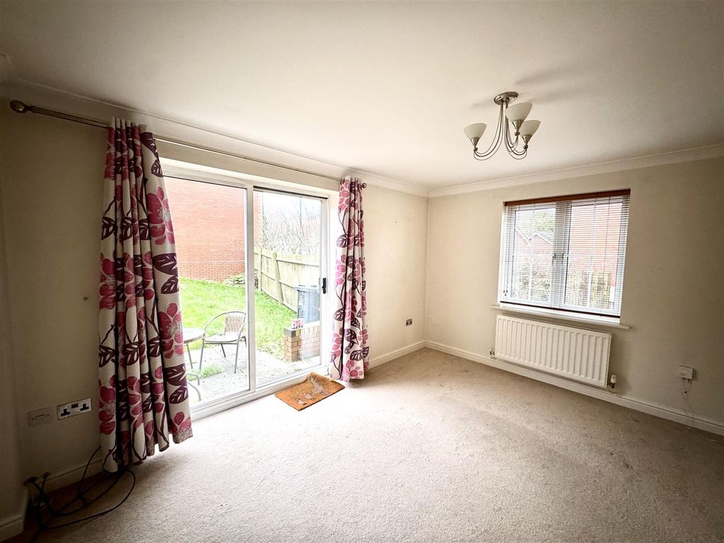 Property photo 3 of 18 Sitting Room