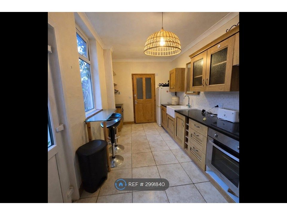 Property photo 3 of 9 Kitchen