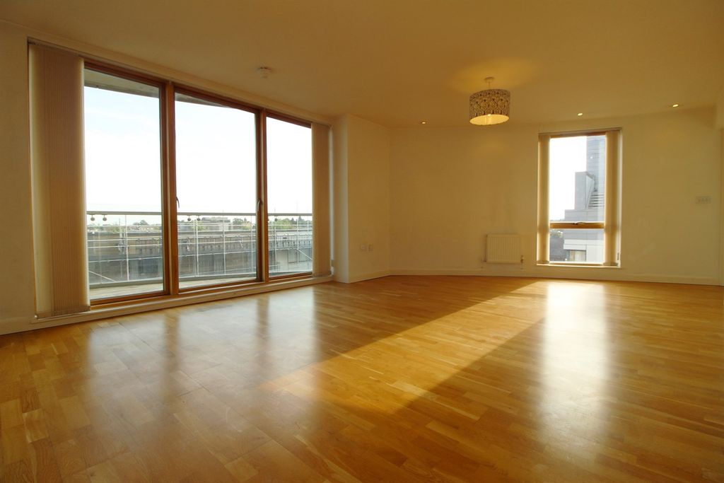 Property photo 3 of 7 Kitchenliving+Area