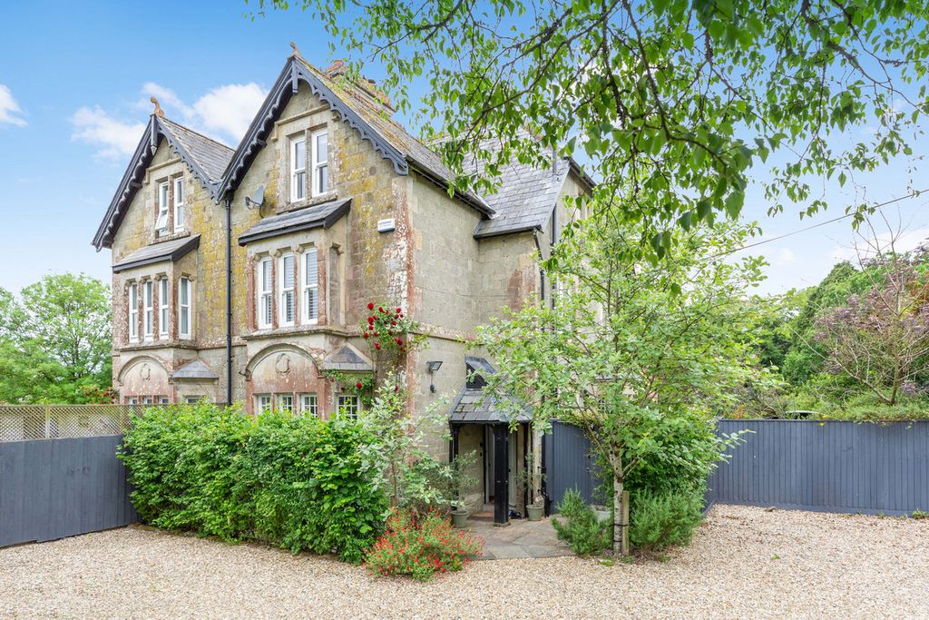 Property photo 1 of 35