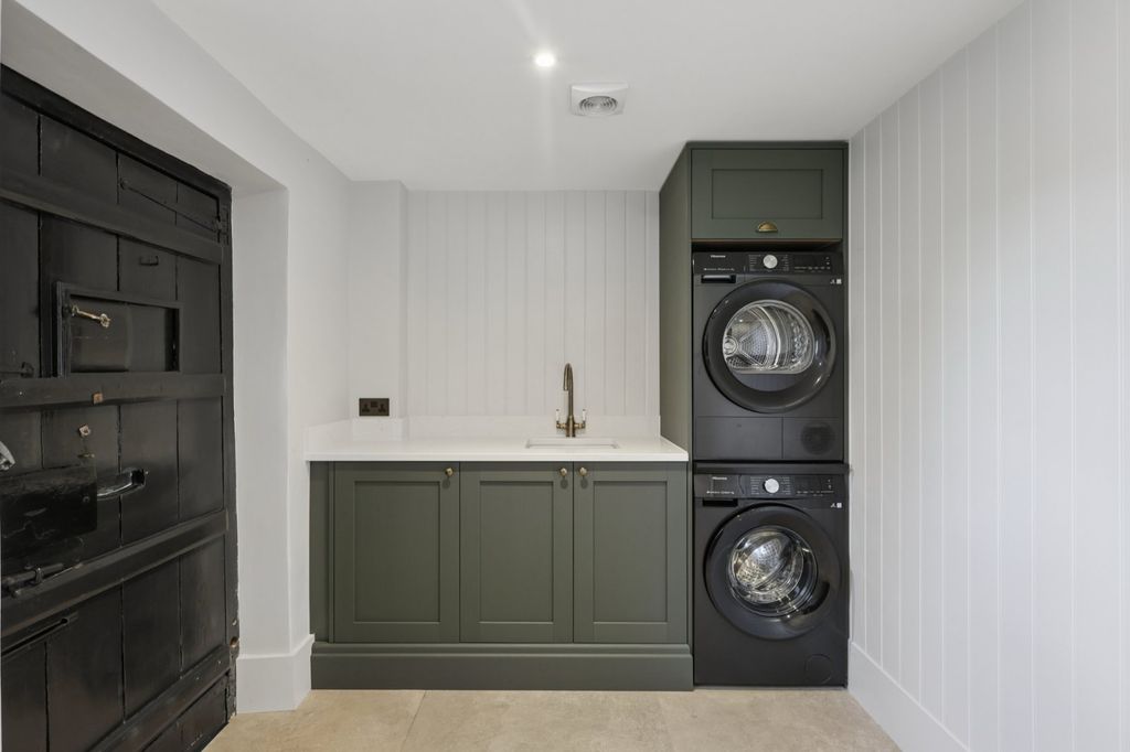 Property photo 3 of 10 Boot/Uility Room