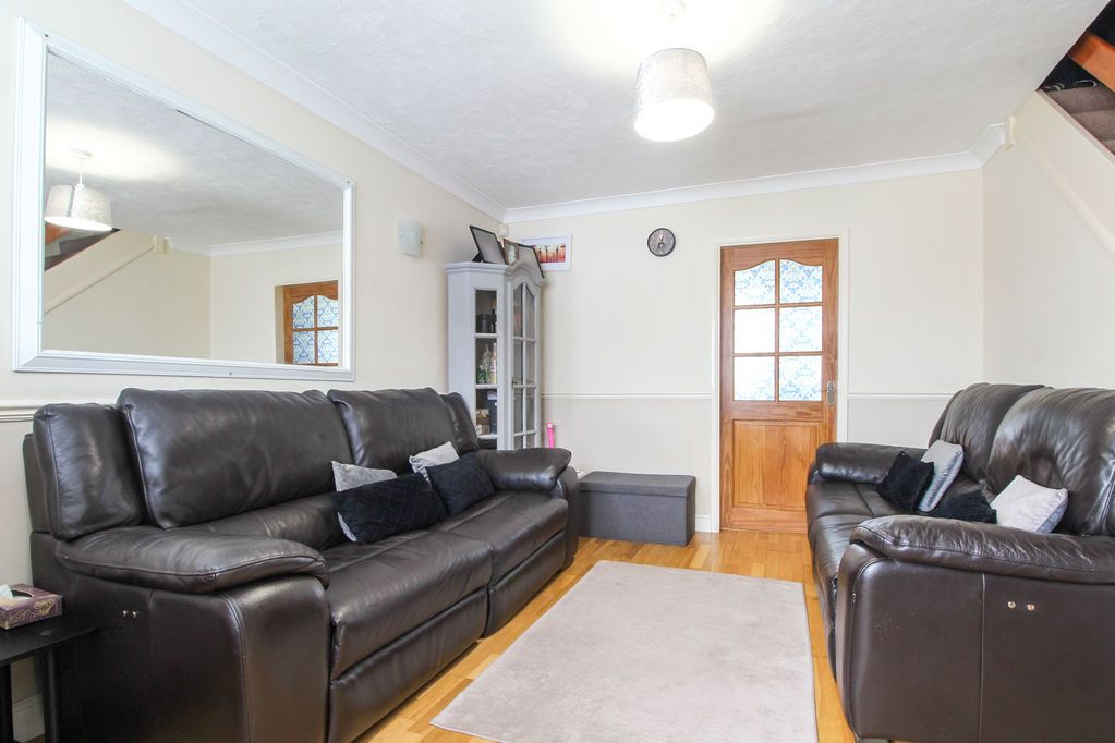 Property photo 2 of 17 Lounge