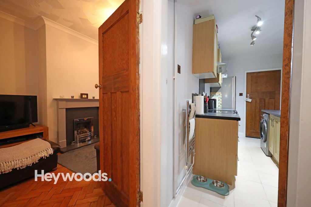 Property photo 3 of 27