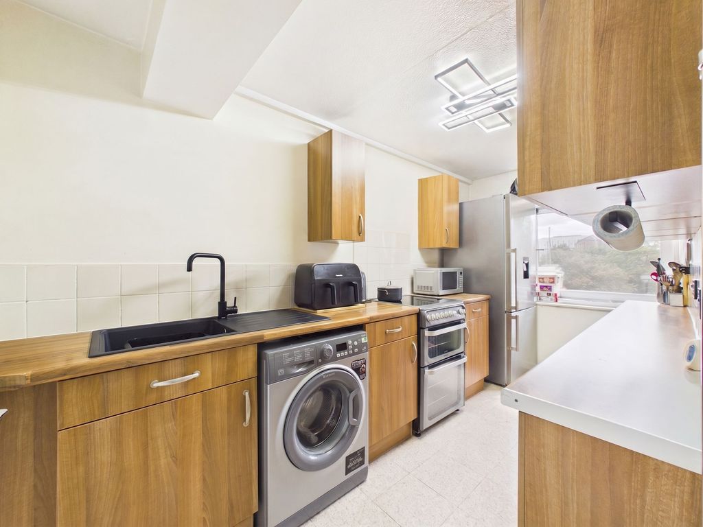 Property photo 2 of 12 Kitchen