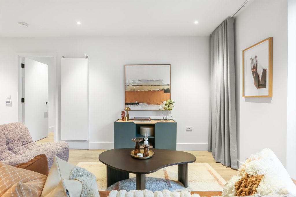 Property photo 3 of 19 Image